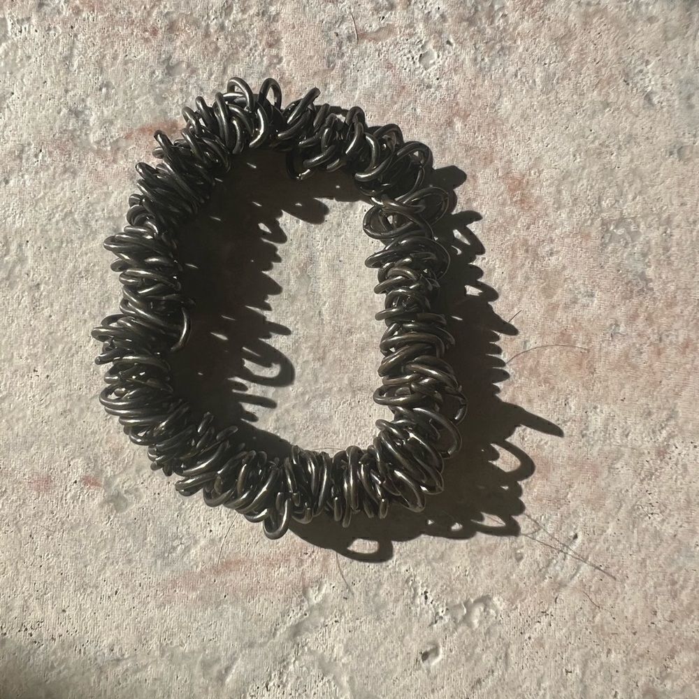 Edgy silver ‘barbed wire’ stretch bracelet circle Rare jewelry